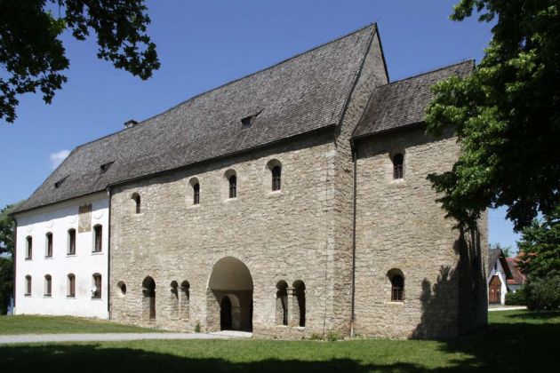 Frauenchiemsee, die Fraueninsel im Chiemsee - die Karolingische Torhalle Frauenchiemsee, die Fraueninsel im Chiemsee - die Karolingische Torhalle