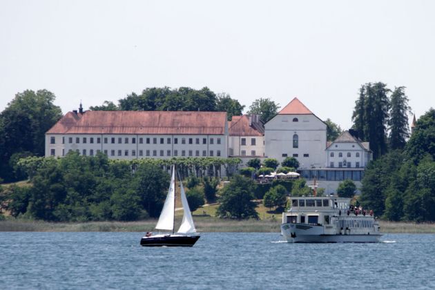 Herrenchiemsee - das Augustiner Chorherrenstift auf der Herreninsel im Chiemsee Herrenchiemsee - das Augustiner Chorherrenstift auf der Herreninsel im Chiemsee