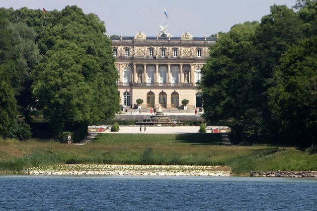 Das neue Schloss Herrenchiemsee auf der Herreninsel Das neue Schloss Herrenchiemsee auf der Herreninsel