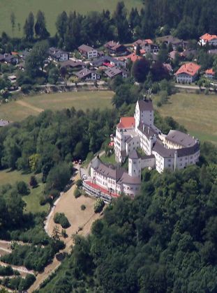 Das Schloss Hohenaschau im Chiemgau Das Schloss Hohenaschau im Chiemgau