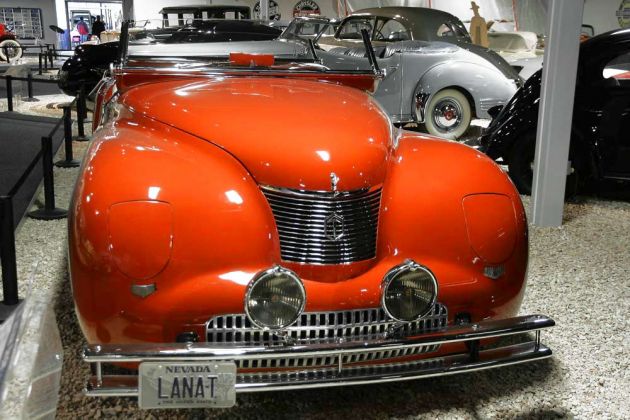 Chrysler Newport, Dual Cowl Phaeton 'Lana Turner', Baujahr 1941 - Cadillac-V8-Motor samt Cadillac-Getriebe - Showcar, nur sechs Exemplare wurden gebaut Chrysler Newport, Dual Cowl Phaeton 'Lana Turner', Baujahr 1941 - Cadillac-V8-Motor samt Cadillac-Getriebe - Showcar, nur sechs Exemplare wurden gebaut