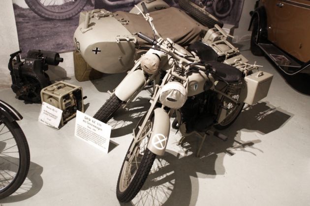 DKW NZ-350 Wehrmachtskrad mit Beiwagen, Baujahr 1944 - Fahrzeugmuseum Chemnitz DKW NZ-350 Wehrmachtskrad mit Beiwagen, Baujahr 1944 - Fahrzeugmuseum Chemnitz