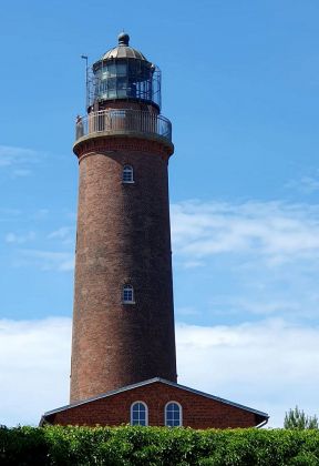 Leuchtturm Darßer Ort im Nationalpark Vorpommersche Boddenlandschaft. 1847 bis 1848 aus roten Ziegeln errichtet, Höhe 35,4 m - Foto: Ingelore Rüther, Wunstorf Leuchtturm Darßer Ort im Nationalpark Vorpommersche Boddenlandschaft. 1847 bis 1848 aus roten Ziegeln errichtet, Höhe 35,4 m - Foto: Ingelore Rüther, Wunstorf