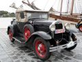 Ein Ford A Roadster mit geschlossenem Verdeck bei Schietwetter am Museumshafen Eckernförde 