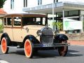 Ein Ford A Fordor Sedan der Bauzeit von 1928 bis 1931 auf dem Wege zum Oldtimertreffen in der Romantik Bad Rehburg  nahe Hannover
