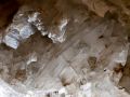 Friedrichroda im Thüringer Wald - Marienglas, eine Variante des Minerals Gips, an der Höhlenwand der Marienglashöhle