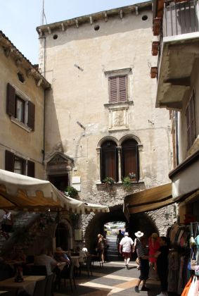 Palazzo Fregoso am Corso Vittorio Emanuele - Garda, Lago di Garda Palazzo Fregoso am Corso Vittorio Emanuele - Garda, Lago di Garda