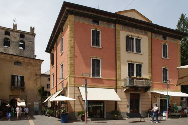 Torre dell’Orologio, Garda - der Glockenturm an der Piazza Calderini Torre dell’Orologio, Garda - der Glockenturm an der Piazza Calderini