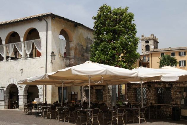 Lungo Lago Regina Adelaide - die Promenade am Seeufer von Garda Lungo Lago Regina Adelaide - die Promenade am Seeufer von Garda