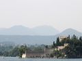 Gardasee-Rundfahrt - die Villa der Familie Cavazza auf der Insel 'Isola del Garda' im Gardasee