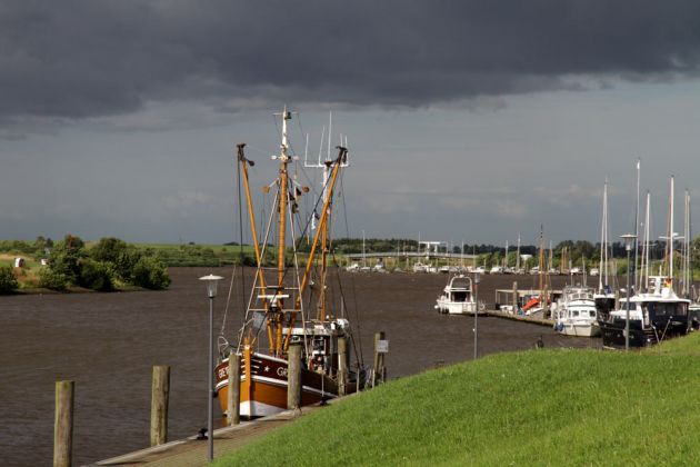 Greetsiel-Krummhörn - Kutter im Greetsieler Fischereihafen Greetsiel-Krummhörn - Kutter im Greetsieler Fischereihafen