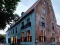 Greetsiel-Krummhörn - das Hohe Haus im historischen Zentrum zur Blauen Stunde