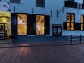 Greetsiel-Krummhörn - das Restaurant des Hohen Hauses im historischen Zentrum zur Blauen Stunde