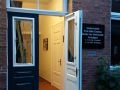 Greetsiel-Krummhörn - der Eingang zum historischen Nebengebäude des Hohen Hauses zur Blauen Stunde