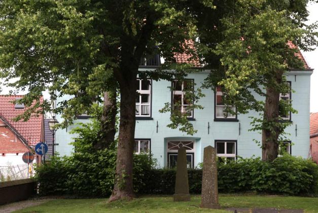 Greetsiel-Krummhörn - das Hohe Haus im historischen Zentrum Greetsiel-Krummhörn - das Hohe Haus im historischen Zentrum