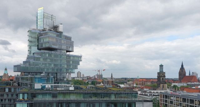 Die Landeshauptstadt Hannover, Hannover von oben - das Gebäude der Nord LB, der Norddeutschen Landesbank Die Landeshauptstadt Hannover, Hannover von oben - das Gebäude der Nord LB, der Norddeutschen Landesbank