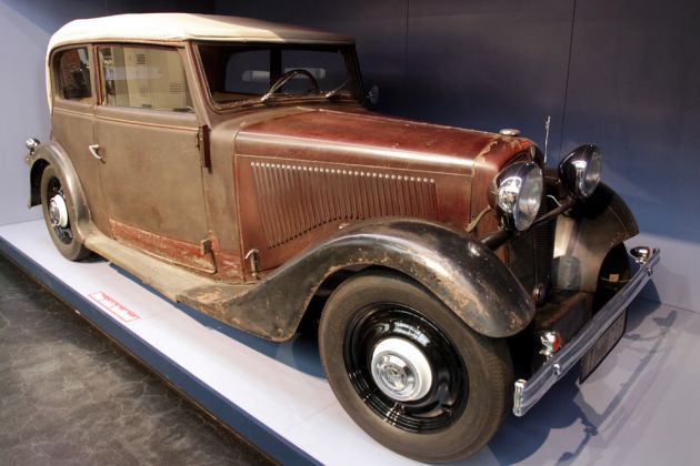 DKW Sonderklasse 1001, Baujahr 1934 - Vierzylinder-Zweitaktmotor, 990 ccm, 26 PS, Hinterrad-Antrieb - Industriemuseum Chemnitz DKW Sonderklasse 1001, Baujahr 1934 - Vierzylinder-Zweitaktmotor, 990 ccm, 26 PS, Hinterrad-Antrieb - Industriemuseum Chemnitz