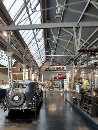 Sächsisches Industriemuseum Chemnitz - der Wanderer W 23, historische Maschinen und der Turm mit DKW-Oldtimern Sächsisches Industriemuseum Chemnitz - der Wanderer W 23, historische Maschinen und der Turm mit DKW-Oldtimern