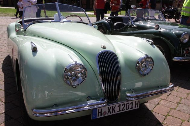 Dieser feinst restaurierte Jaguar XK 120 strahlt in mintgrüner Metallic-Lackierung – Britentreffen Steinhude 2023