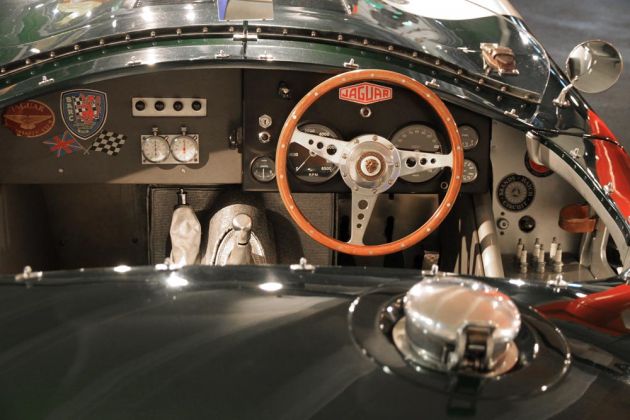 Jaguar XK 120 C, das Cockpit, - eine sogenannte ‚Toolroom Copy' der englischen Firma Proteus Cars Ltd. Jaguar XK 120 C, das Cockpit, - eine sogenannte ‚Toolroom Copy' der englischen Firma Proteus Cars Ltd.