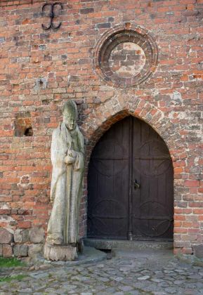 Kamień Pomorski, Cammin in Pommern - Skulptur an der Kathedrale St. Johannes Kamień Pomorski, Cammin in Pommern - Skulptur an der Kathedrale St. Johannes