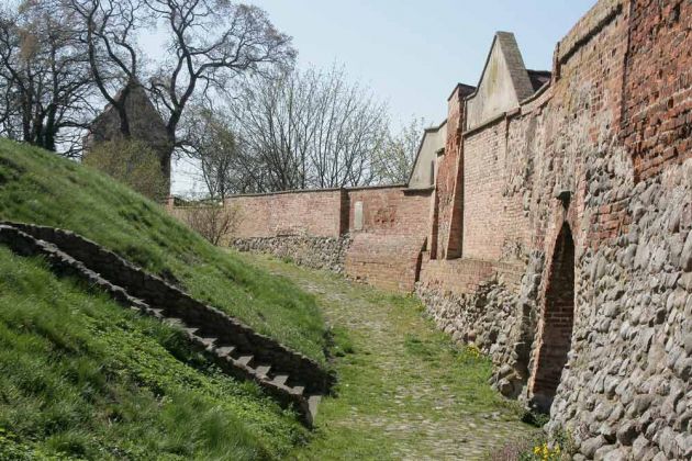 Kamień Pomorski, Cammin in Pommern - die historische Stadtmauer zum Camminer Bodden Kamień Pomorski, Cammin in Pommern - die historische Stadtmauer zum Camminer Bodden