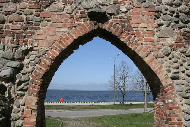 Kamień Pomorski, Cammin in Pommern - Tor in der historischen Stadtmauer zum Camminer Bodden Kamień Pomorski, Cammin in Pommern - Tor in der historischen Stadtmauer zum Camminer Bodden