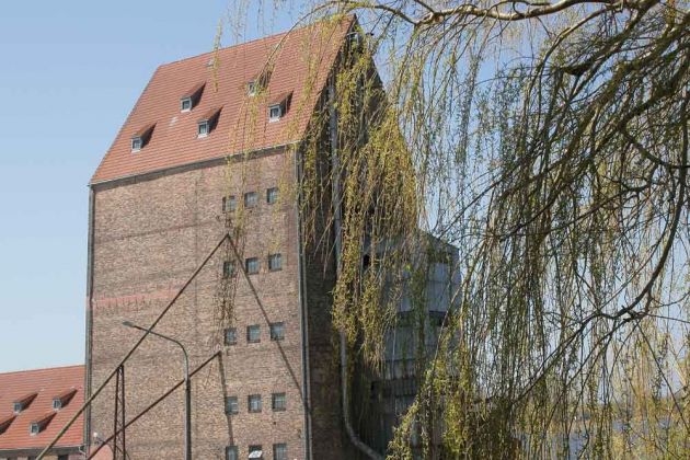 Kamień Pomorski, Cammin in Pommern - ein Speicher am Camminer Bodden Kamień Pomorski, Cammin in Pommern - ein Speicher am Camminer Bodden