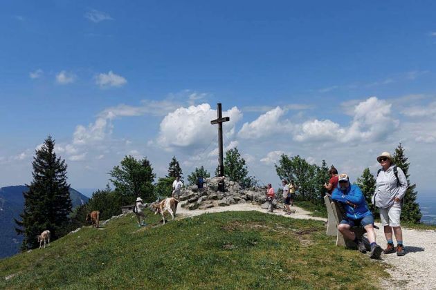 Das Holzkreuz der Katholischen Arbeitnehmer-Bewegung - KAB - auf der Kampenwand Das Holzkreuz der Katholischen Arbeitnehmer-Bewegung - KAB - auf der Kampenwand