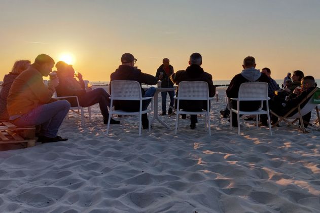 Kołobrzeg-Kolberg - Sonnenuntergang an der Beach Box am Strand Kołobrzeg-Kolberg - Sonnenuntergang an der Beach Box am Strand