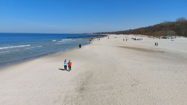 Kołobrzeg-Kolberg - der endlos lange Sandstrand vor dem Kurpark Kołobrzeg-Kolberg - der endlos lange Sandstrand vor dem Kurpark