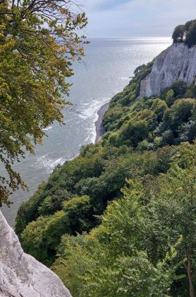 Die Kreideküste auf Rügen - der Blick vom Königsstuhl auf die Grosse Stubbenkammer und auf den Victoriablick Die Kreideküste auf Rügen - der Blick vom Königsstuhl auf die Grosse Stubbenkammer und auf den Victoriablick