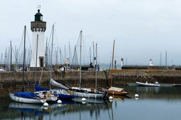 Phare de Port Haliguen, Baujahr 1840, Höhe 11,3 Meter - der Leuchtturm in Port Haliguen auf der Halbinsel Quiberon in der Bretagne Phare de Port Haliguen, Baujahr 1840, Höhe 11,3 Meter - der Leuchtturm in Port Haliguen auf der Halbinsel Quiberon in der Bretagne