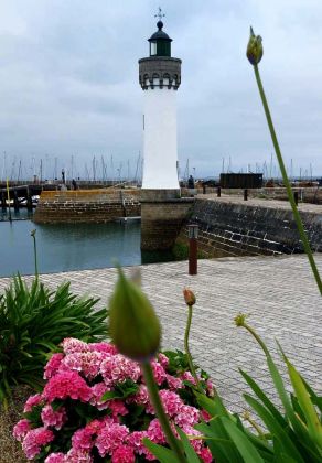 Phare de Port Haliguen, Baujahr 1840, Höhe 11,3 Meter - der Leuchtturm in Port Haliguen auf der Halbinsel Quiberon in der Bretagne