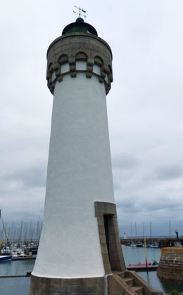 Phare de Port Haliguen, Baujahr 1840, Höhe 11,3 Meter - der Leuchtturm in Port Haliguen auf der Halbinsel Quiberon in der Bretagne Phare de Port Haliguen, Baujahr 1840, Höhe 11,3 Meter - der Leuchtturm in Port Haliguen auf der Halbinsel Quiberon in der Bretagne