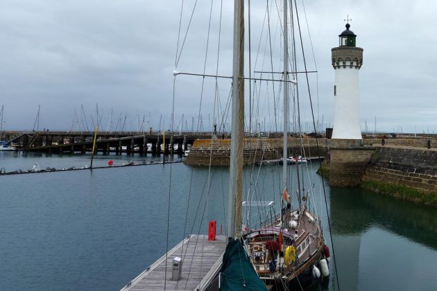 Phare de Port Haliguen, Baujahr 1840, Höhe 11,3 Meter - der Leuchtturm in Port Haliguen auf der Halbinsel Quiberon in der Bretagne Phare de Port Haliguen, Baujahr 1840, Höhe 11,3 Meter - der Leuchtturm in Port Haliguen auf der Halbinsel Quiberon in der Bretagne