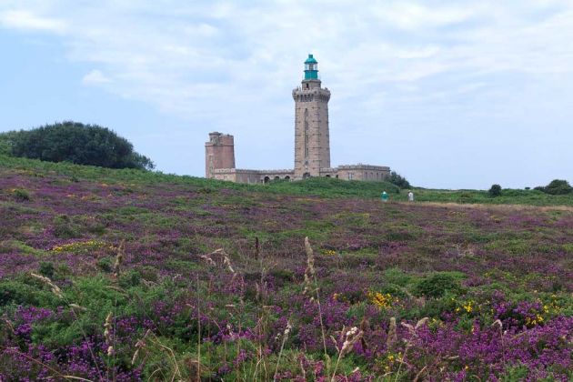 Die Leuchttürme am Cap Fréhel in Plévenon an der Côtes-d’Armor - Phare du Cap Fréhel und der alte Phare Vauban Die Leuchttürme am Cap Fréhel in Plévenon an der Côtes-d’Armor - Phare du Cap Fréhel und der alte Phare Vauban