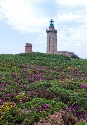 Die Leuchttürme am Cap Fréhel in Plévenon an der Côtes-d’Armor - Phare du Cap Fréhel und der alte Phare Vauban Die Leuchttürme am Cap Fréhel in Plévenon an der Côtes-d’Armor - Phare du Cap Fréhel und der alte Phare Vauban