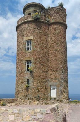 Phare Vauban, Baujahr 1702, Höhe 16 bis 17 Meter - Der alte Leuchtturm am Cap Fréhel an der Côtes-d’Armor Phare Vauban, Baujahr 1702, Höhe 16 bis 17 Meter - Der alte Leuchtturm am Cap Fréhel an der Côtes-d’Armor