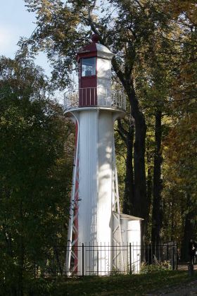 Russische Föderation, Finnischer Meerbusen - der Leuchtturm Peterhof Süd nahe St. Petersburg - Baujahr 1887, Höhe 10,1 Meter Russische Föderation, Finnischer Meerbusen - der Leuchtturm Peterhof Süd nahe St. Petersburg - Baujahr 1887, Höhe 10,1 Meter