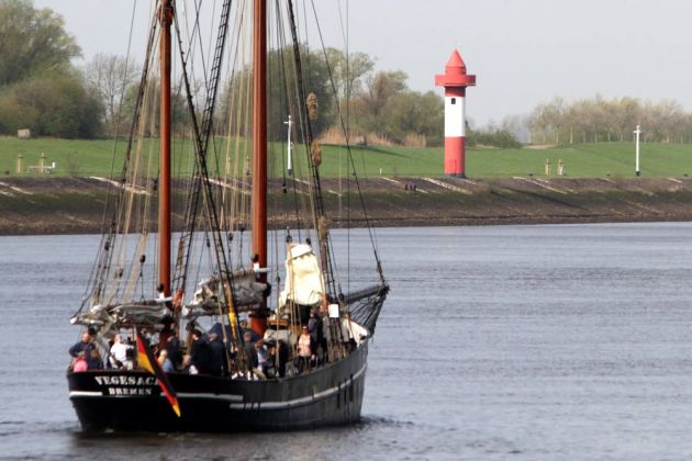 Unterfeuer Lemwerder, Richtfeuer 27 m hoch, 430 Meter nördlich vom Oberfeuer Lemwerder Unterfeuer Lemwerder, Richtfeuer 27 m hoch, 430 Meter nördlich vom Oberfeuer Lemwerder