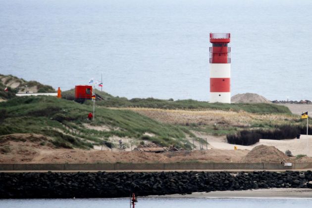 Das Leuchtfeuer Helgoland Düne, ein zehn Meter hoher Stahlrohrmast - Richt- und Leitfeuer, Baujahr 1936 Das Leuchtfeuer Helgoland Düne, ein zehn Meter hoher Stahlrohrmast - Richt- und Leitfeuer, Baujahr 1936