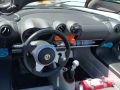 Das Cockpit der Lotus Elise Sport 220 in Gulf-Lackierung - eine Lotus Elise der dritten Generation der Bauzeit 2015 bis 2021