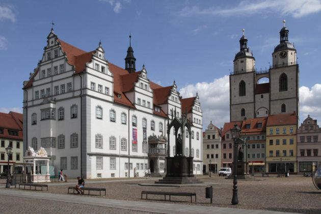 Lutherstadt Wittenberg - das Alte Rathaus und die Stadtkirche St. Marien am Wittenberger Marktplatz Lutherstadt Wittenberg - das Alte Rathaus und die Stadtkirche St. Marien am Wittenberger Marktplatz