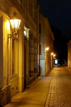 Lutherstadt Wittenberg an der Elbe - die Elbestrasse zu nächtlicher Stunde Lutherstadt Wittenberg an der Elbe - die Elbestrasse zu nächtlicher Stunde