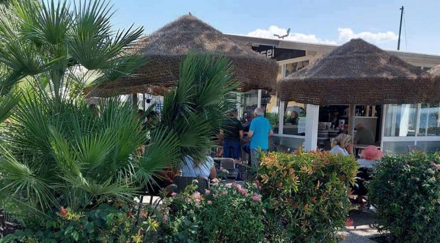 Toscolano-Maderno an der Riviera Bresciana des Gardasees - die Strandbar Ciringhito Toscolano-Maderno an der Riviera Bresciana des Gardasees - die Strandbar Ciringhito