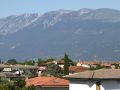 Toscolano-Maderno an der Riviera Bresciana des Gardasees - der Blick über die Dächer der Stadt auf den Monte Baldo