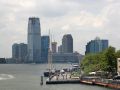 Der Blick auf den Battery Park an der Südspitze Manhattans vor dem Hudson River und Jersey City