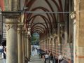 Hansestadt Bremen, der Marktplatz - die Rundb&ouml;gen der Arkaden an der westlichen Rathaus-Fassade