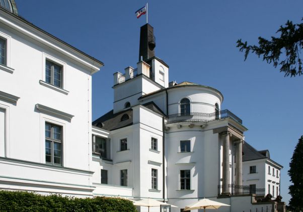 Die Burg Schlitz von 1806 zwischen Teterow und waren an der Müritz ist heute ein feines Schlosshotel 